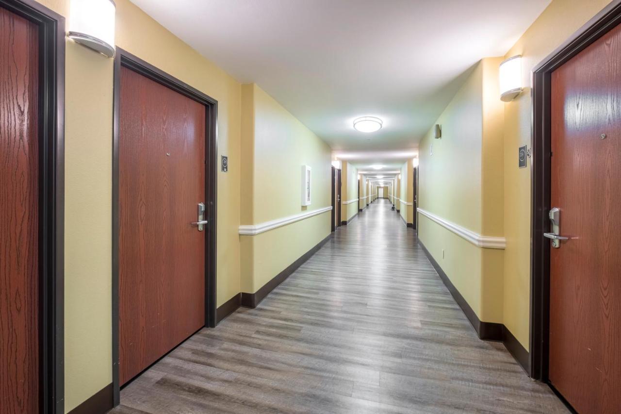 Red Roof Inn & Suites Lake Charles Ngoại thất bức ảnh