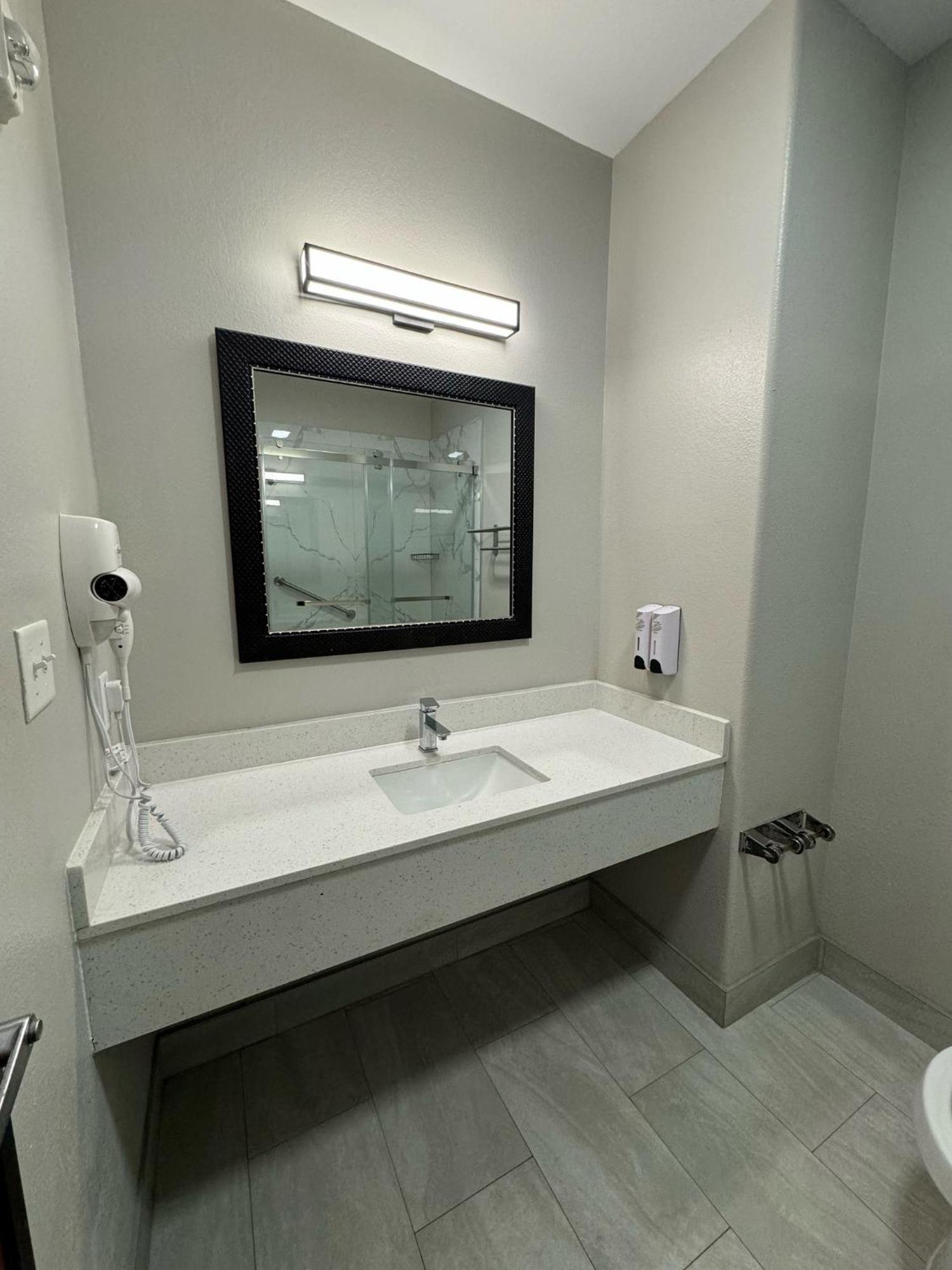 Red Roof Inn & Suites Lake Charles Ngoại thất bức ảnh