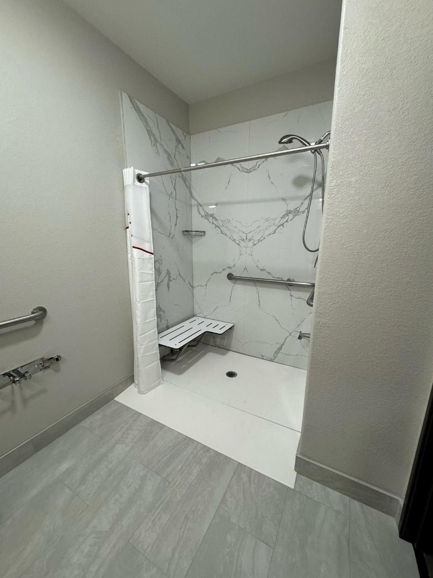 Red Roof Inn & Suites Lake Charles Ngoại thất bức ảnh