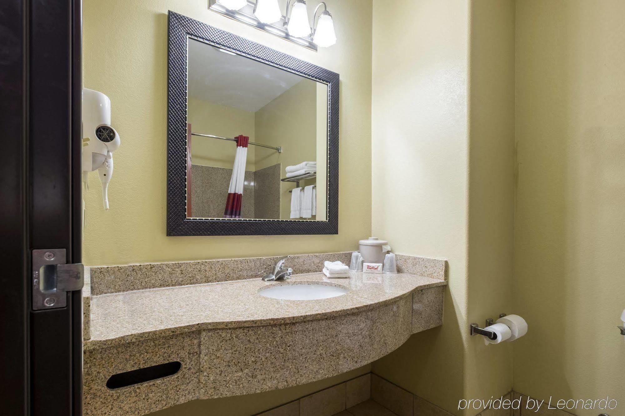 Red Roof Inn & Suites Lake Charles Ngoại thất bức ảnh