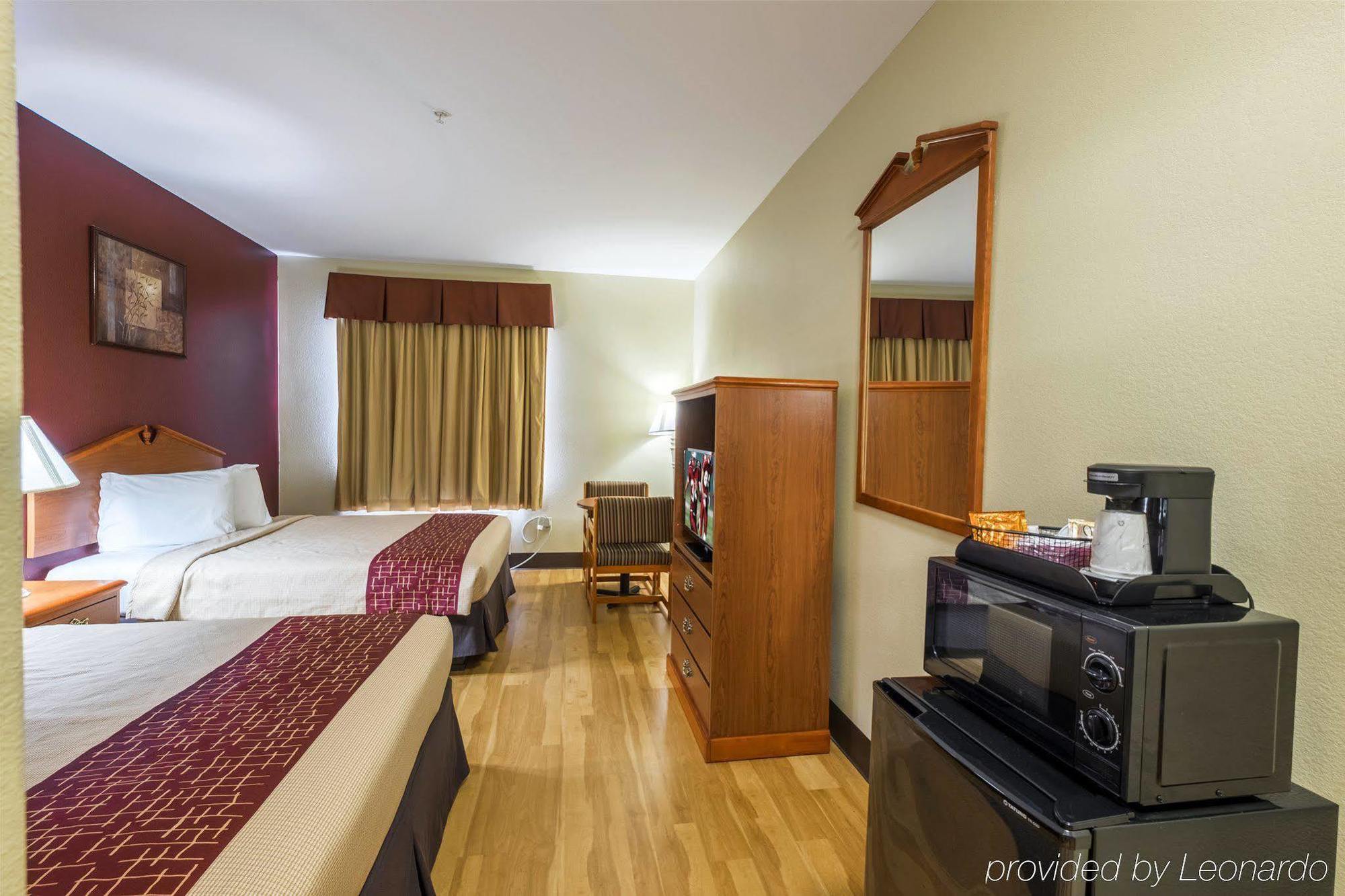 Red Roof Inn & Suites Lake Charles Ngoại thất bức ảnh