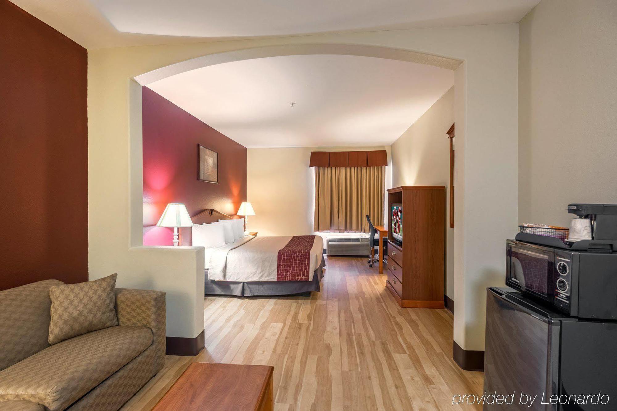Red Roof Inn & Suites Lake Charles Ngoại thất bức ảnh