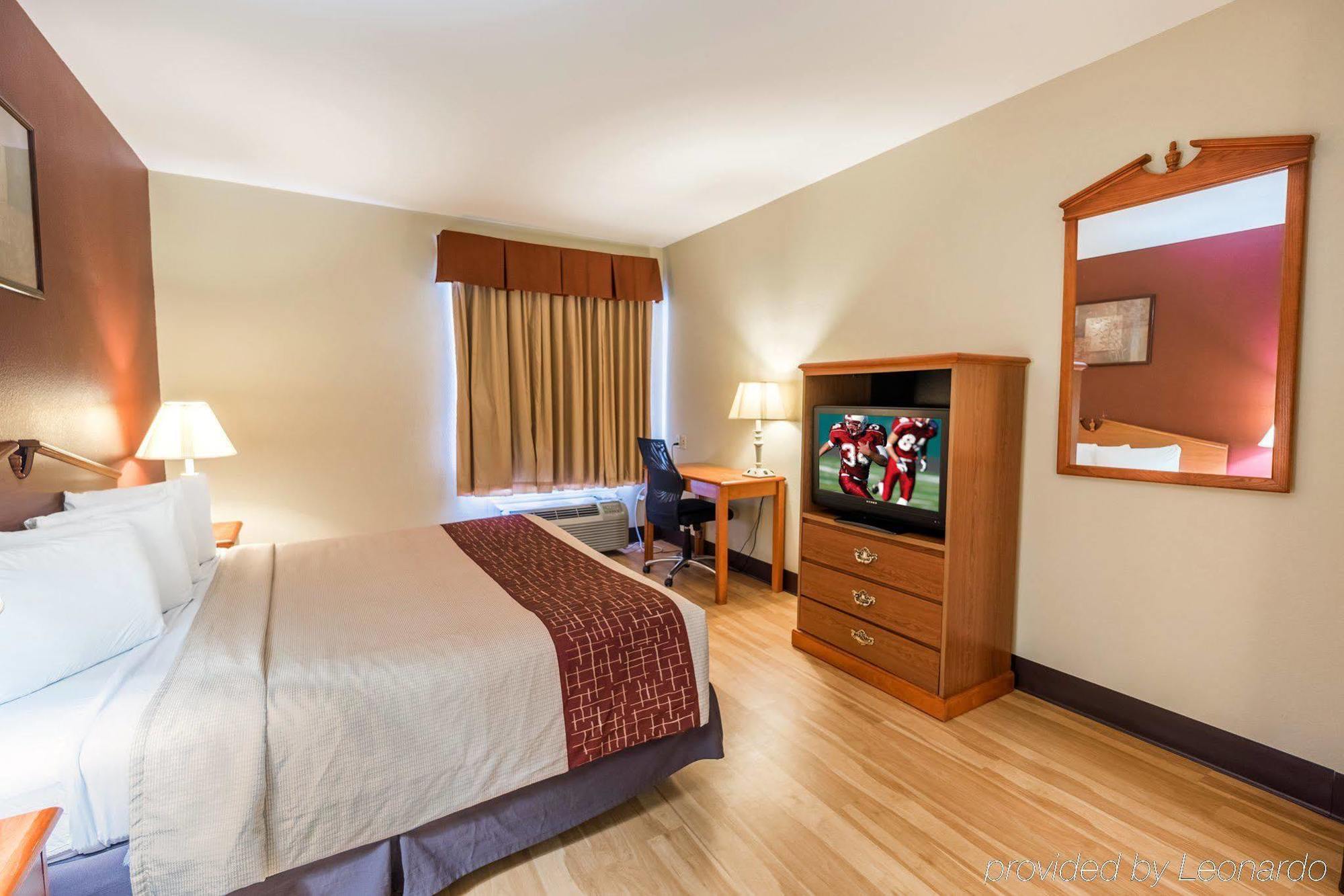 Red Roof Inn & Suites Lake Charles Ngoại thất bức ảnh
