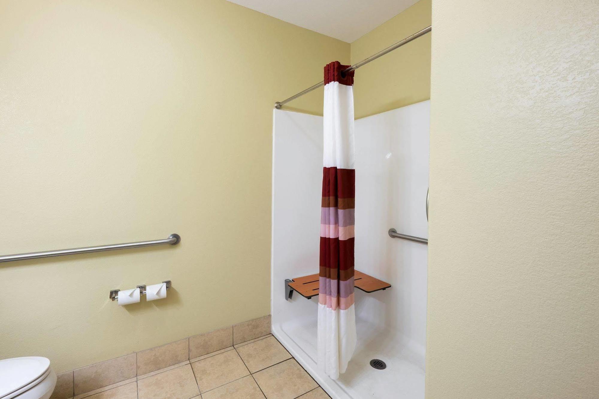 Red Roof Inn & Suites Lake Charles Ngoại thất bức ảnh