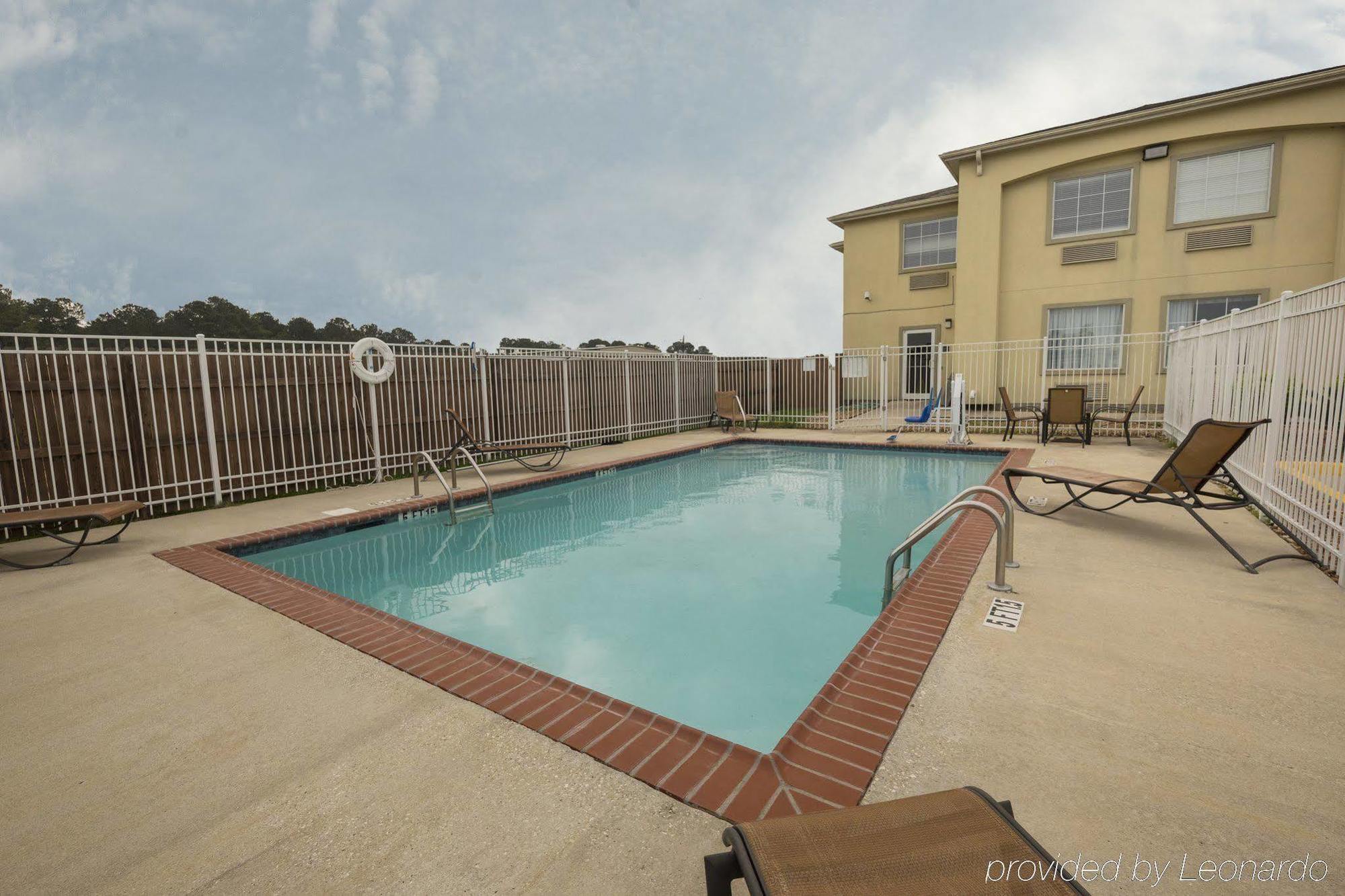 Red Roof Inn & Suites Lake Charles Ngoại thất bức ảnh